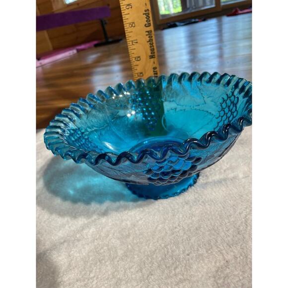 Vintage Depression blue glass fruit/candy bowl. Ruffle Edging. Grapes/leaves.10" - Picture 7 of 9